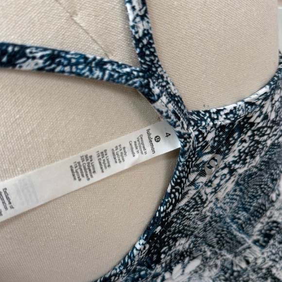 NWOT Lululemon Athletica White and Blue Pattern Power Y Sport Tank Size 4 - Picture 12 of 13